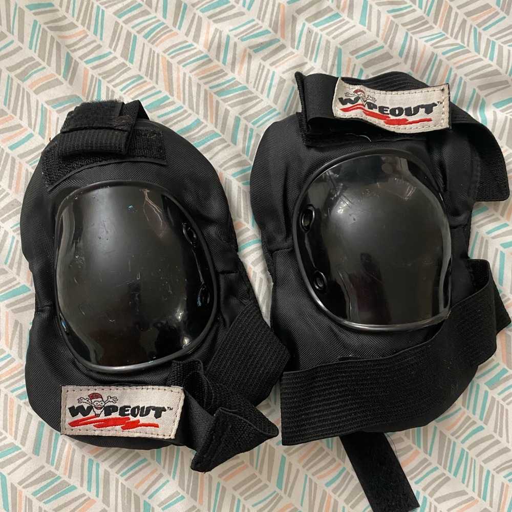 Wipeout Kneepads by Wipeout dry erase marker kneepads